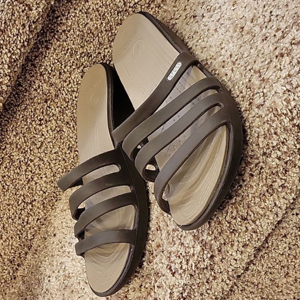 Ladies Strappy Rhonda Crocs - Picture 7 of 10